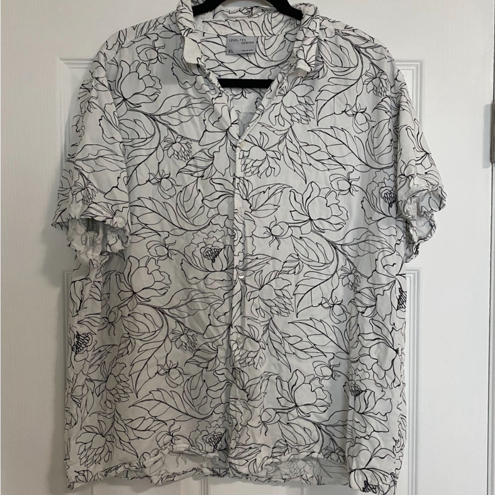 Level Ten design Men’s floral print button up short sleeve black and white Shirt